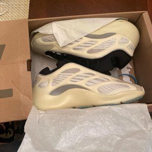 Yeezy Men's Cream Trainers